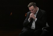 浙江特斯拉股价收涨超3%：特朗普无意沟通，马斯克父亲劝儿子低头